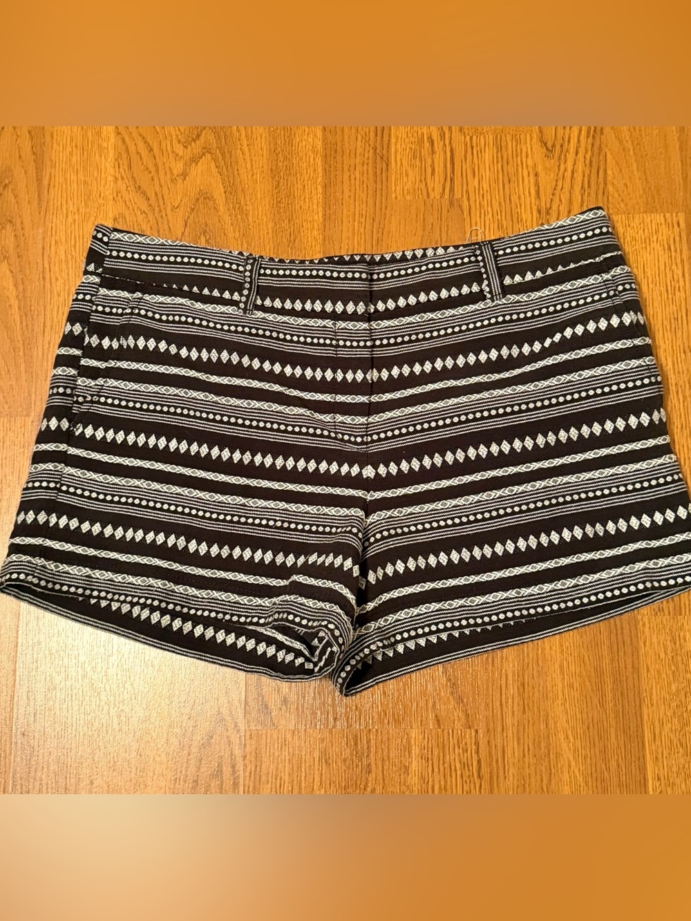 Ann Taylor LOFT Riviera pocket shorts ~black white geometric tribal jacquard ~12
